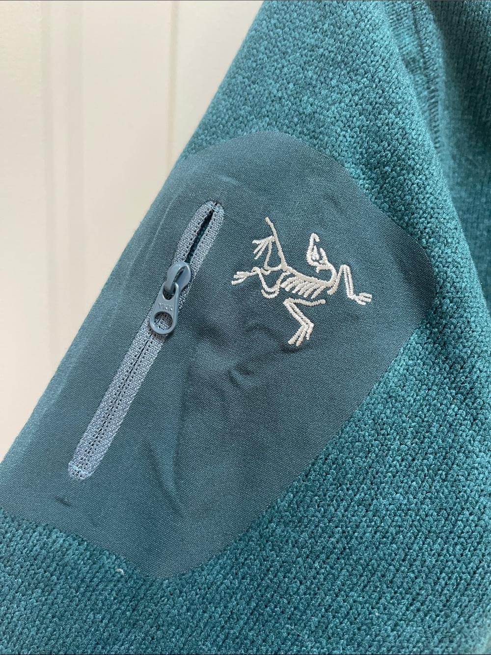 Arc'teryx Teal Hooded   Jacket
Authentic - Picture 8 of 9